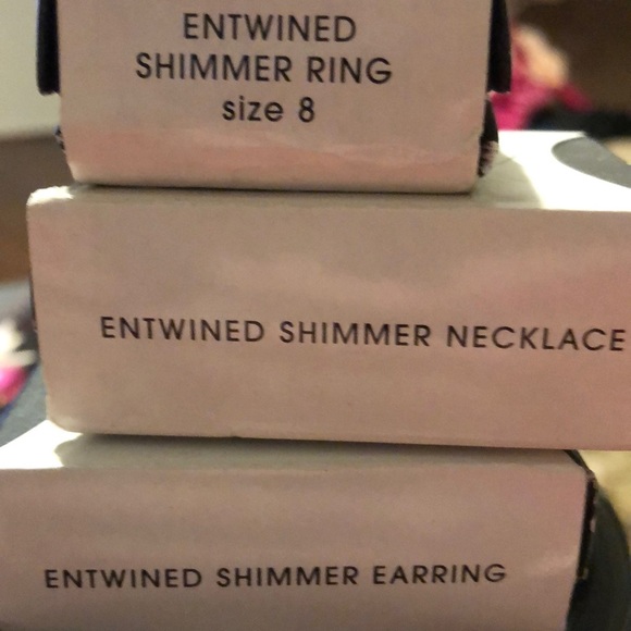 Avon Entwined Shimmer Set - Picture 4 of 4